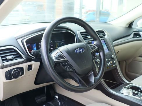 Used 2019 Ford Fusion SE image 35