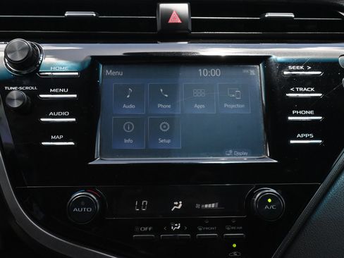 Used 2019 Toyota Camry SE FWD image 11