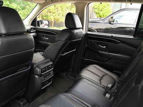 Used 2025 Honda Pilot EX-L image 15