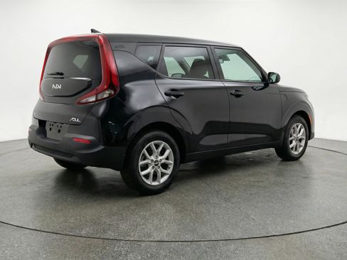 Used 2025 Kia Soul LX w/ LX Technology Package FWD image 9