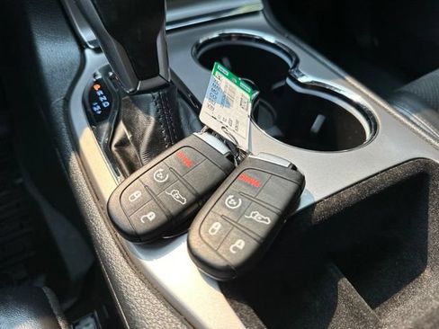 Used 2021 Jeep Grand Cherokee Laredo X AWD/4WD image 38