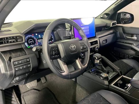 Used 2025 Toyota 4Runner Platinum AWD/4WD image 15