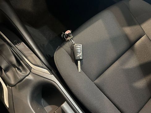 Used 2025 Toyota Corolla LE image 22