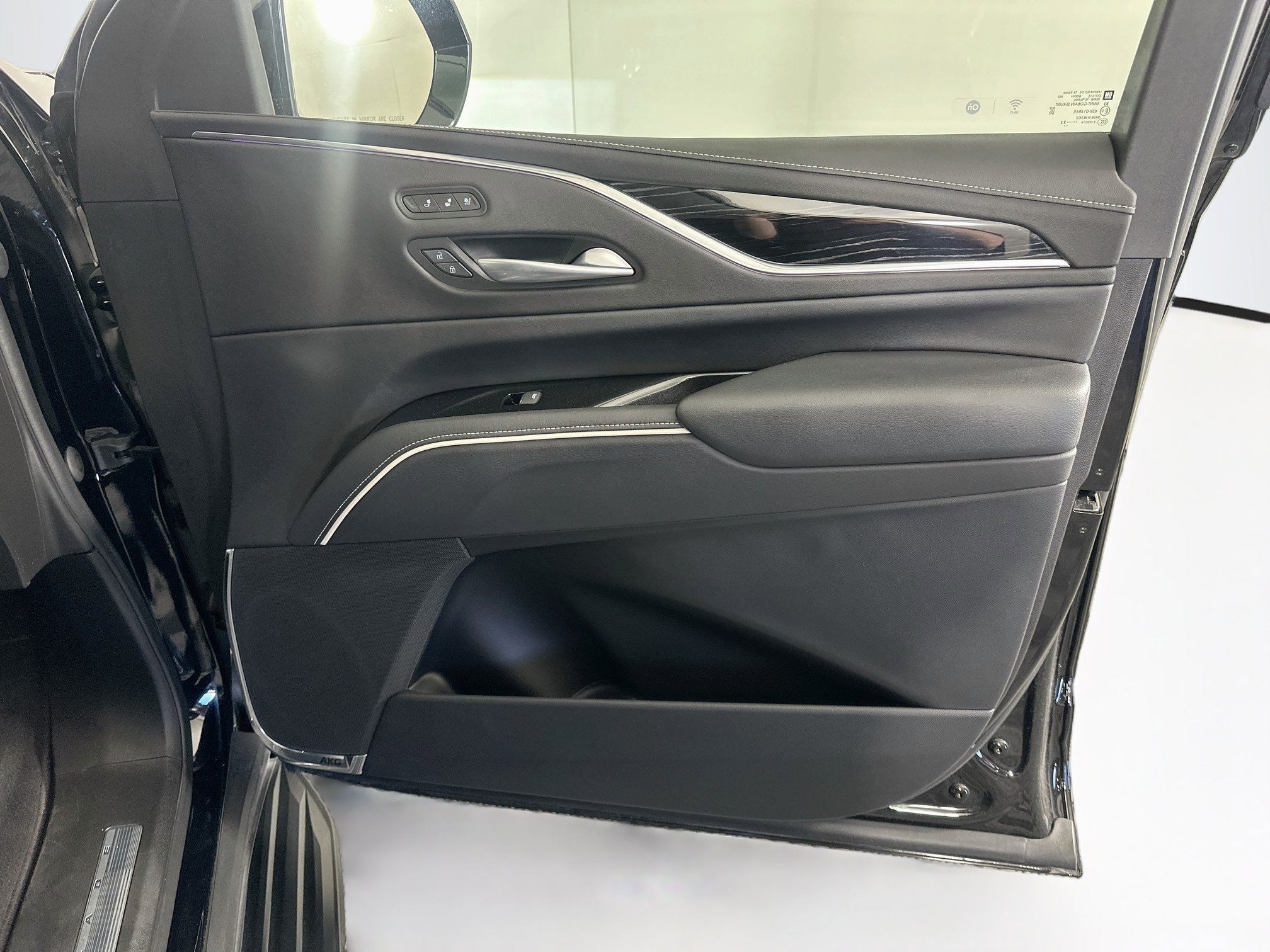 Used 2023 Cadillac Escalade ESV Sport AWD/4WD image 35