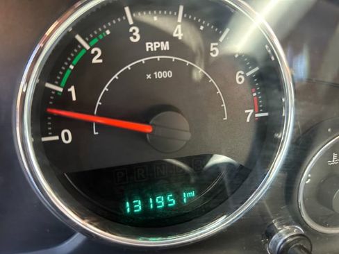 Used 2015 Jeep Wrangler Unlimited Sahara w/ Connectivity Group AWD/4WD image 31