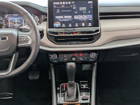 Used 2025 Jeep Compass Limited image 16