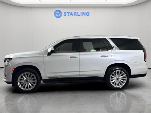 Used 2022 Cadillac Escalade Luxury image 3