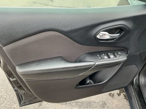 Used 2016 Jeep Cherokee Latitude w/ Cold Weather Group FWD image 28