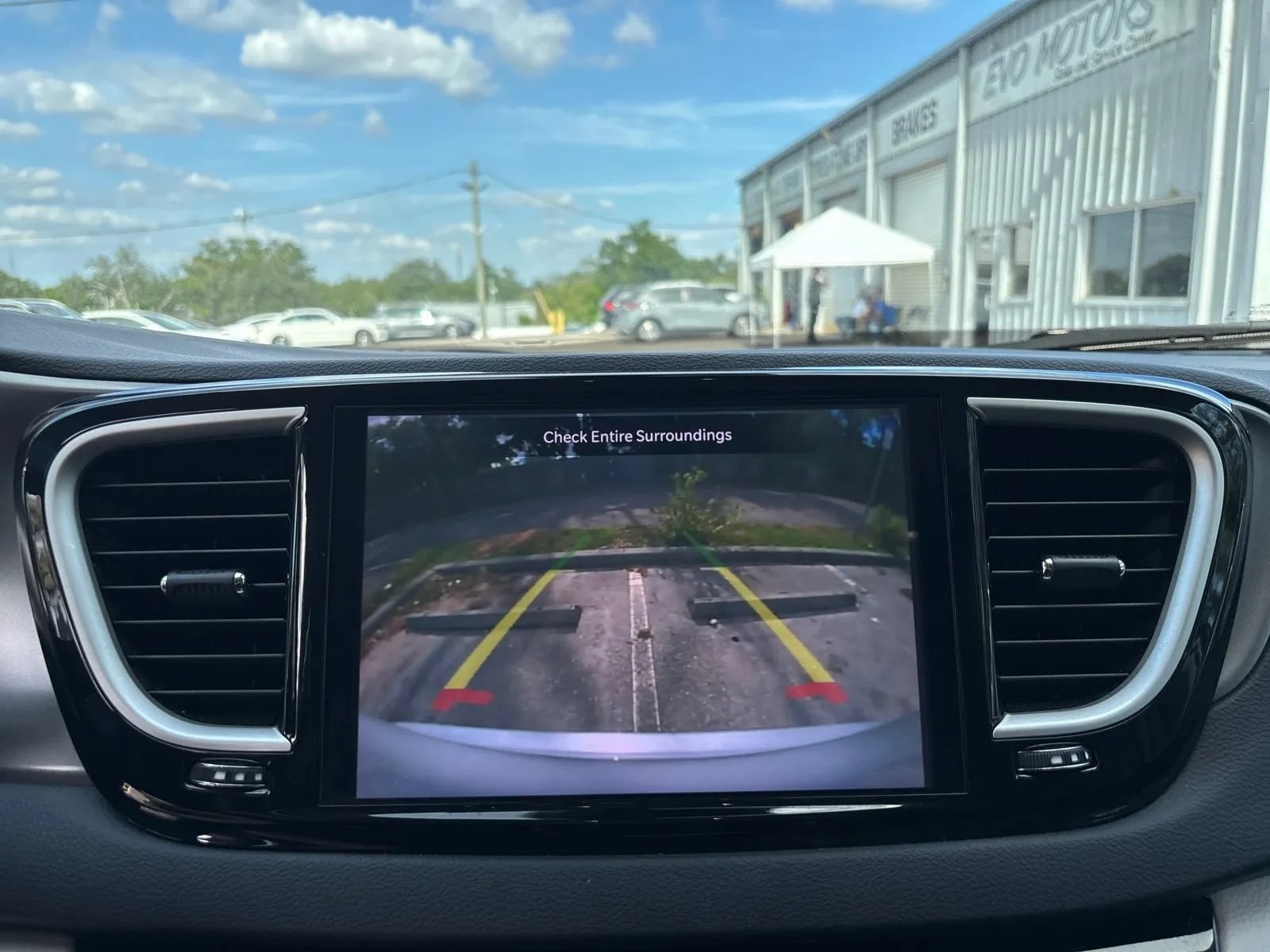 Used 2024 Chrysler Pacifica Touring-L FWD image 22