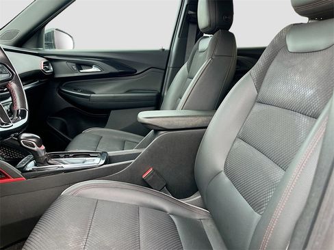 Used 2021 Chevrolet TrailBlazer RS w/ Technology Package image 21
