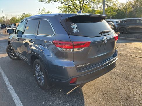 Used 2019 Toyota Highlander XLE image 3
