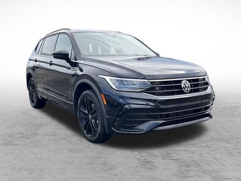 Used 2022 Volkswagen Tiguan SE R-Line image 3