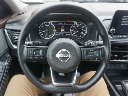 Used 2023 Nissan Rogue SV FWD image 3