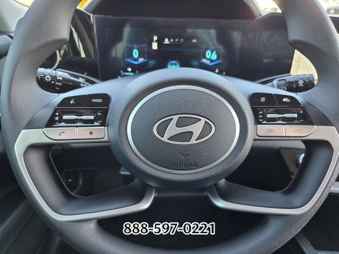 Used 2024 Hyundai Elantra SEL image 25