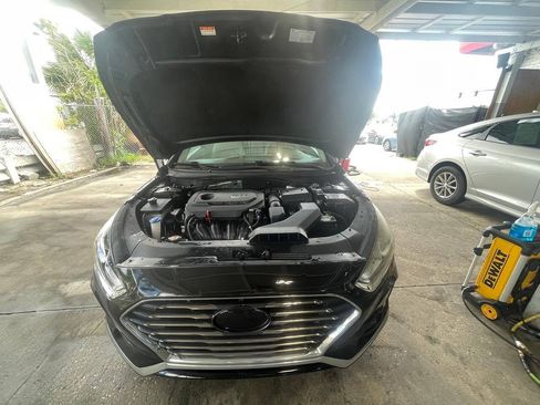 Used 2018 Hyundai Sonata SE w/ Cargo Package FWD image 2