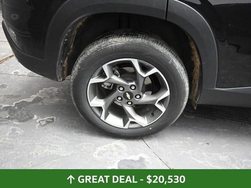 Used 2025 Chevrolet Trax LT image 18