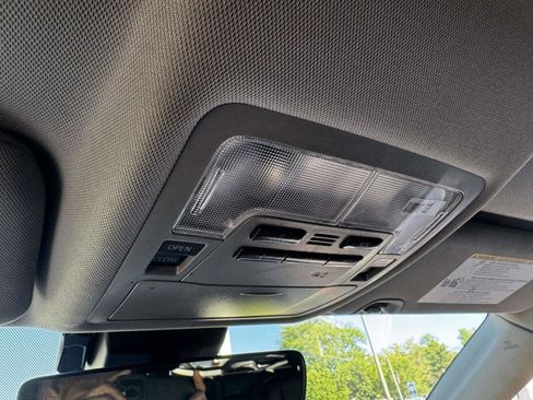 Used 2019 Toyota Highlander XLE AWD/4WD image 28