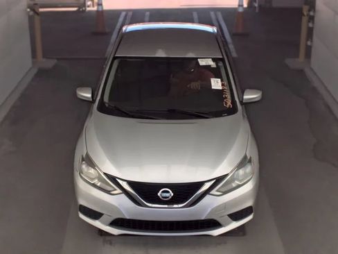 Used 2016 Nissan Sentra S FWD image 3