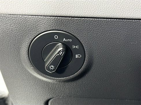 Used 2022 Volkswagen Taos SE image 21