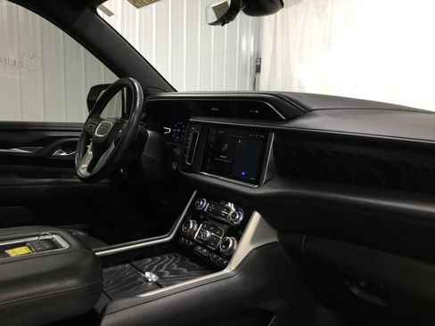 Used 2022 GMC Yukon XL Denali w/ Denali Premium Package AWD/4WD image 26