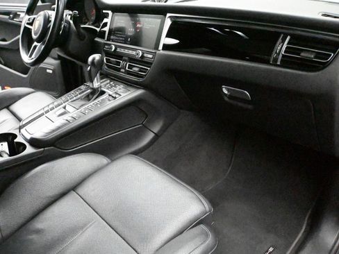 Used 2019 Porsche Macan 4DR SUV AWD image 14