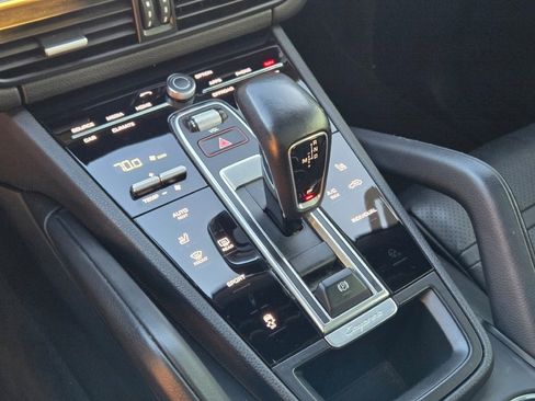 Used 2020 Porsche Cayenne image 26