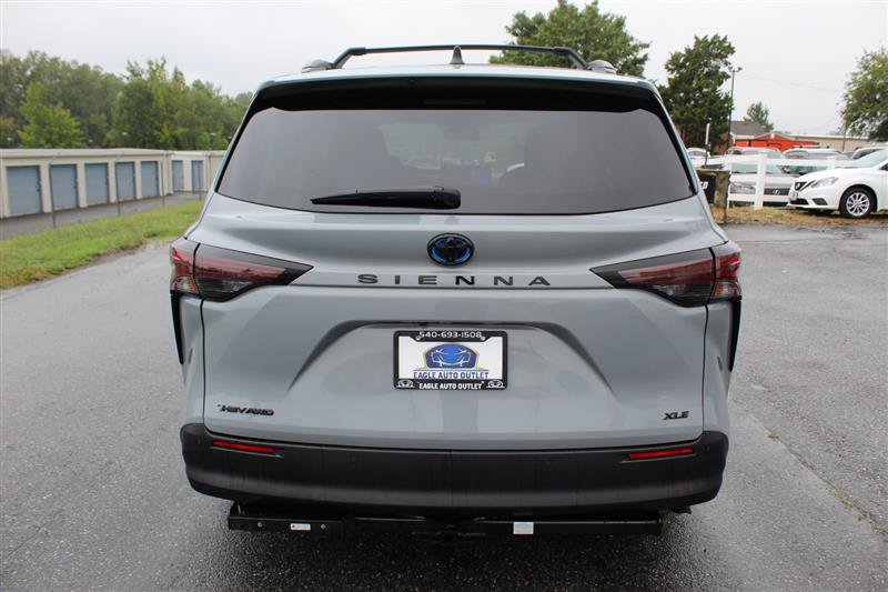 Used 2025 Toyota Sienna XLE Woodland Edition AWD/4WD image 6