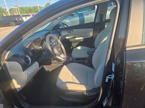 Used 2022 Kia Forte LXS FWD image 6
