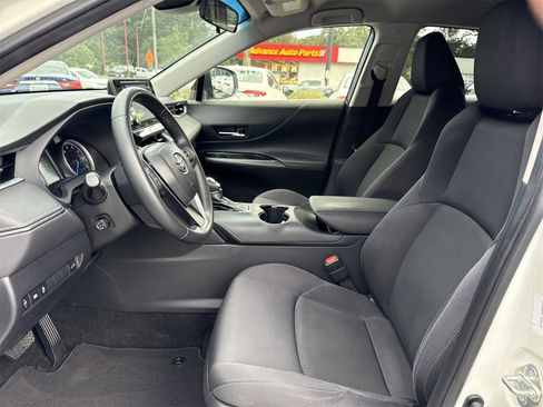 Used 2022 Toyota Venza LE image 9