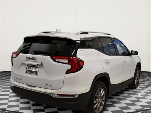 Used 2024 GMC Terrain SLT image 4