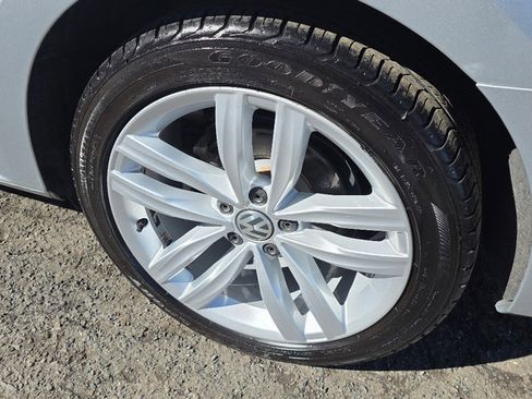 Used 2018 Volkswagen Passat 2.0T SE image 6