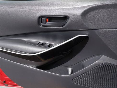 Used 2022 Toyota Corolla LE w/ Premium Interior Package FWD image 10