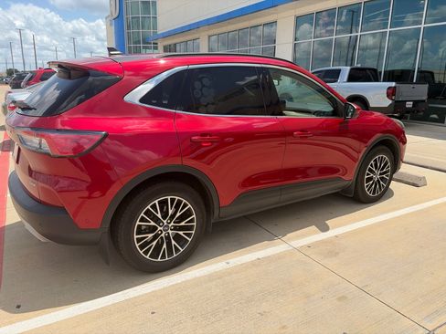 Used 2022 Ford Escape Titanium w/ Titanium Premium Package FWD image 4