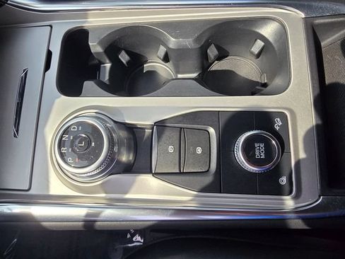 Used 2022 Ford Explorer XLT w/ Equipment Group 202A AWD/4WD image 19
