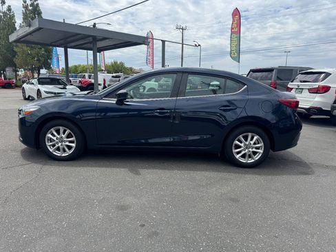 Used 2017 MAZDA MAZDA3 Sport w/ Preferred Equipment Package FWD image 9