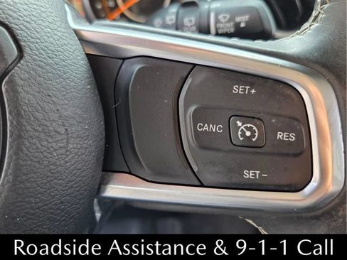 Used 2018 Jeep Wrangler Unlimited Sahara AWD/4WD image 32