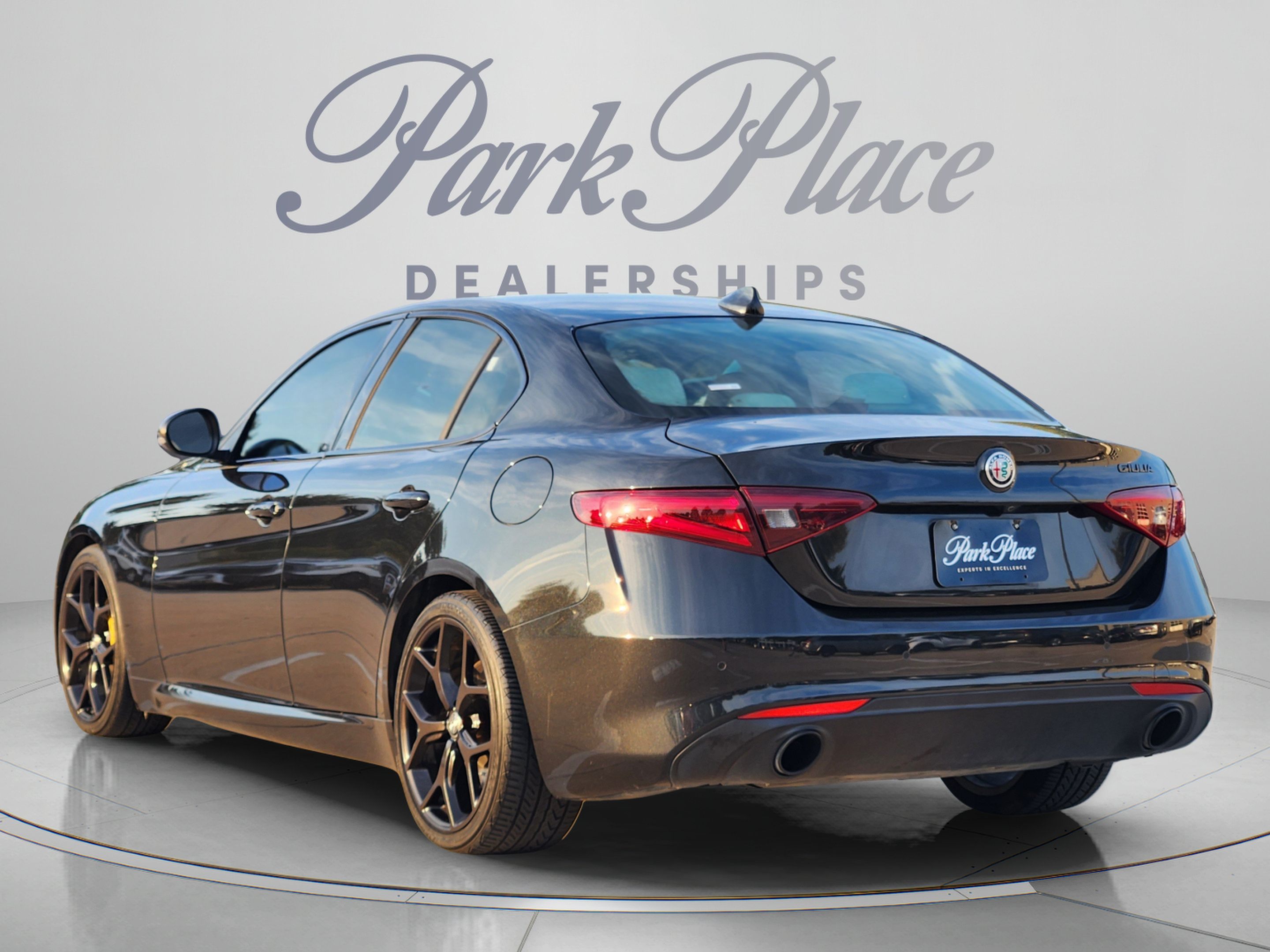 Used 2019 Alfa Romeo Giulia w/ Nero Edizione RWD image 3