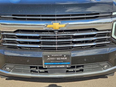 Certified 2025 Chevrolet Suburban LT w/ Comfort Package RWD image 9