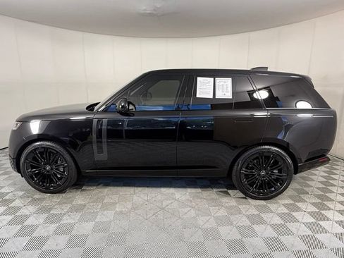Used 2024 Land Rover Range Rover SE AWD/4WD image 3