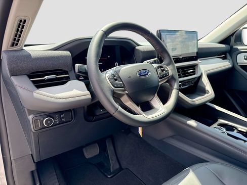 New 2026 Ford Explorer Active w/ Active Comfort Package RWD image 9