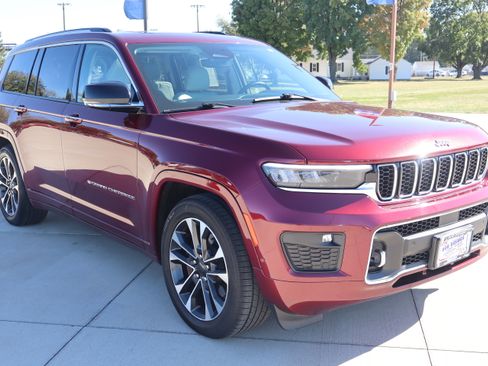 Used 2021 Jeep Grand Cherokee L Overland image 3