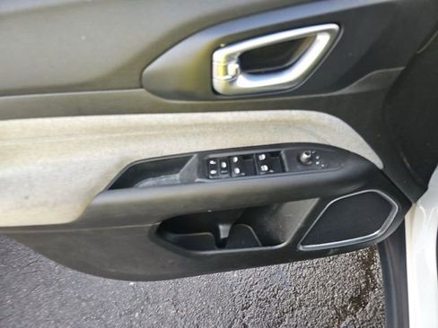 Used 2024 Jeep Compass Sport image 14