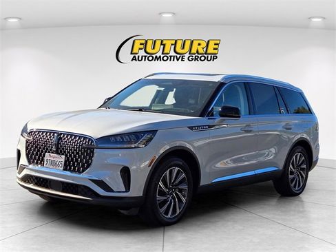 New 2025 Lincoln Aviator AWD w/ Equipment Group 101A image 2