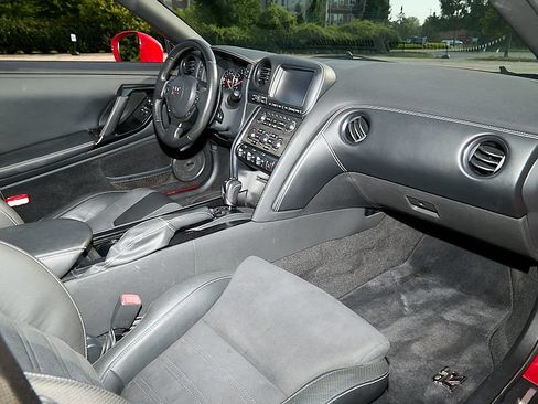 Used 2016 Nissan GT-R Premium AWD/4WD image 39