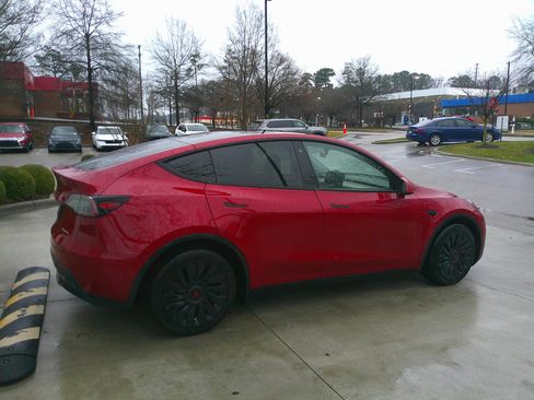 Used 2023 Tesla Model Y Long Range image 12
