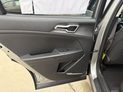 New 2025 Kia Sportage LX image 30