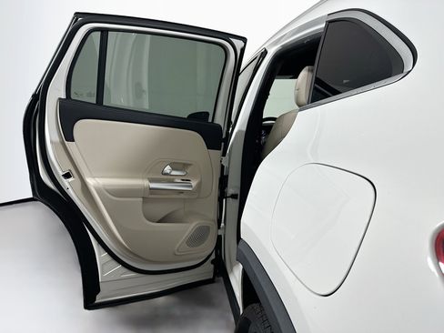 Used 2025 Mercedes-Benz GLA 250 image 26