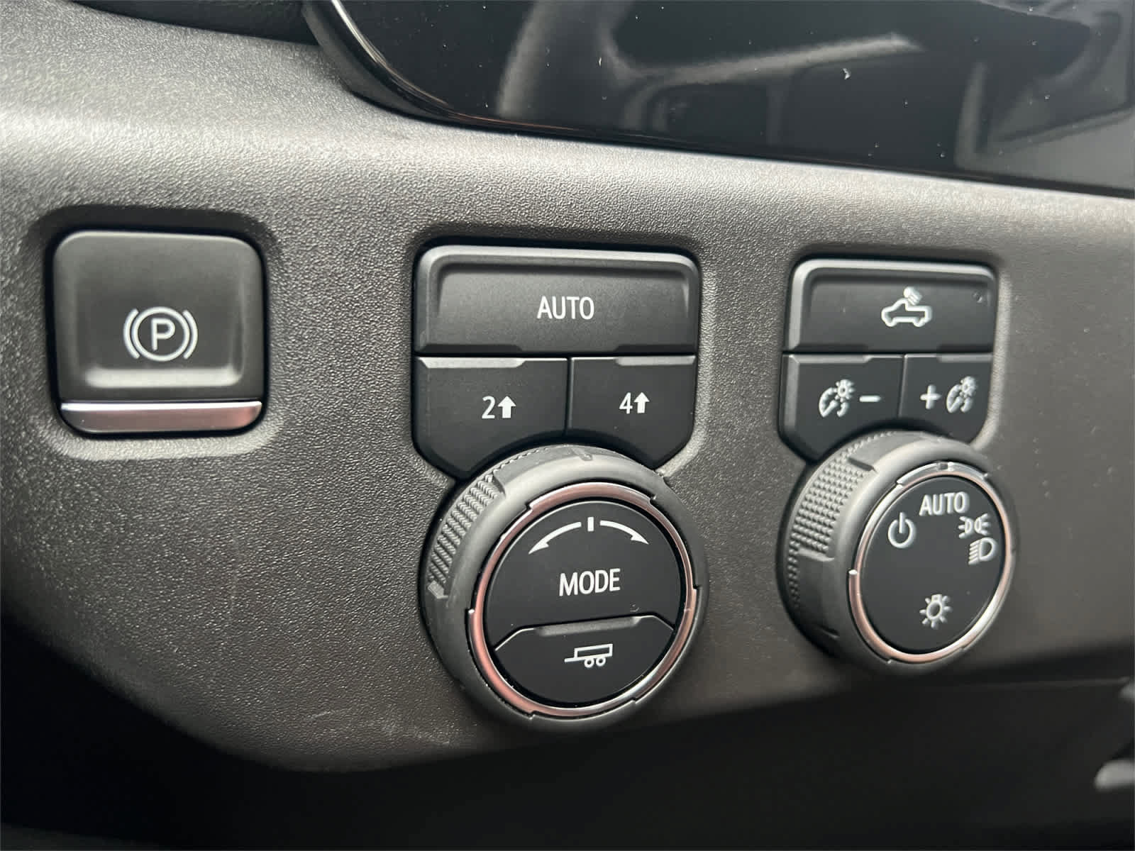 Used 2024 Chevrolet Silverado 1500 LT AWD/4WD image 15