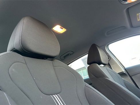 Used 2025 Hyundai Elantra Blue image 14