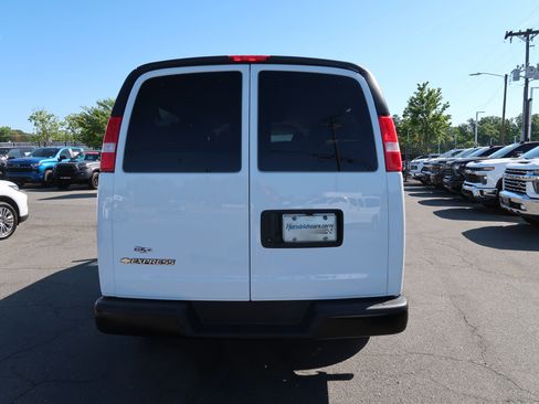 Used 2025 Chevrolet Express 3500 LS RWD image 10